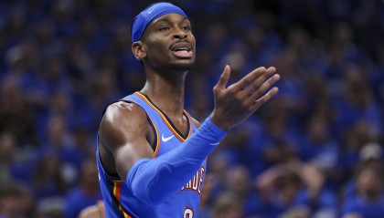 澳洲幸运10-亚历山大返乡参加&amp;quot;SGA粉丝集会日&amp;quot;，球迷为其狂欢打Call